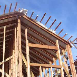 Konstrukce drevodomku se střechou